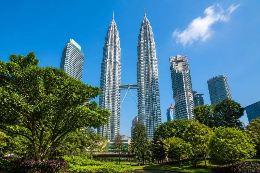 Prix d'un taxi à Kuala Lumpur : tarifs, alternatives et trajets populaires